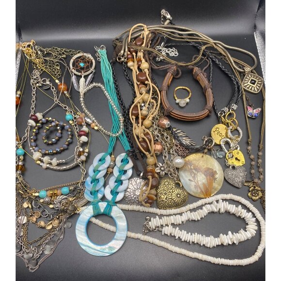 Boho Chic Jewelry Lot 18 Pcs Assorted Necklaces Bracelets Charms Shells Beads - Picture 1 of 5